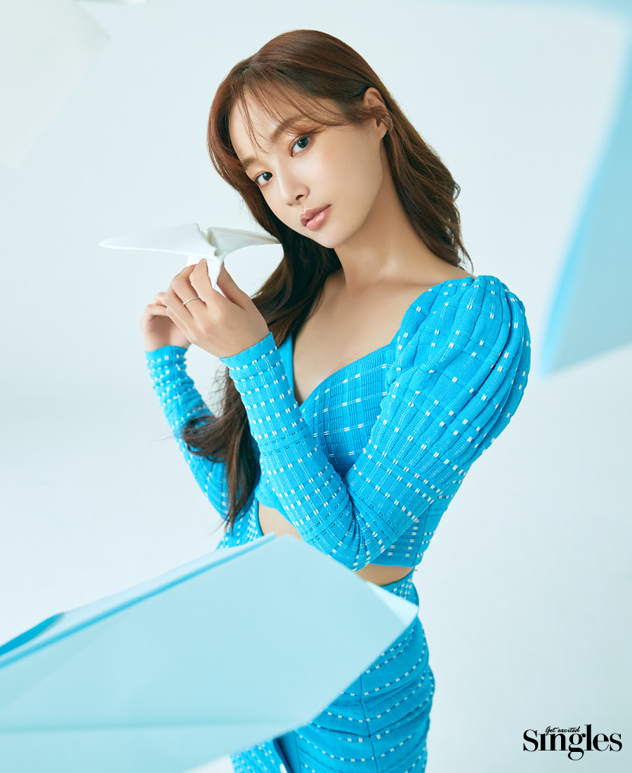 연우의 행복이 피어나는 시간, 연우, 모모랜드, 싱글즈, Single Plus